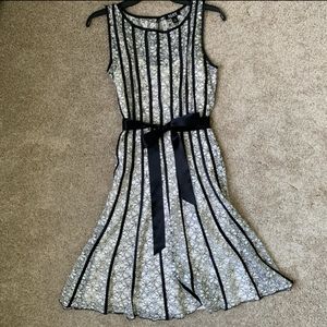 SLNY Fashions New York Ivory and Black Sleeveless A line Dress. Size 4